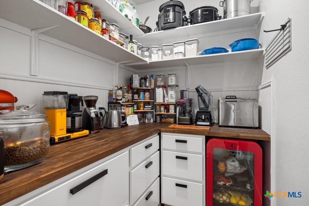 6016 Tivoli Road Temple, TX 76502 - Photo 24 of 48 Butler's Pantry