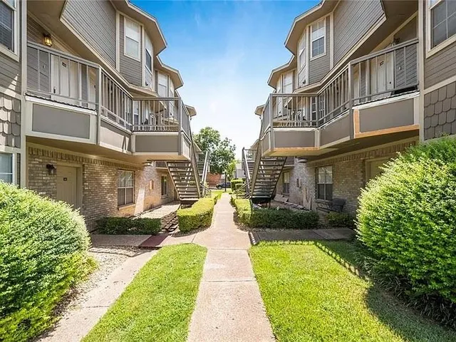 $157,500 | 1309 Speight Avenue, Unit 1309, Waco, TX 76706