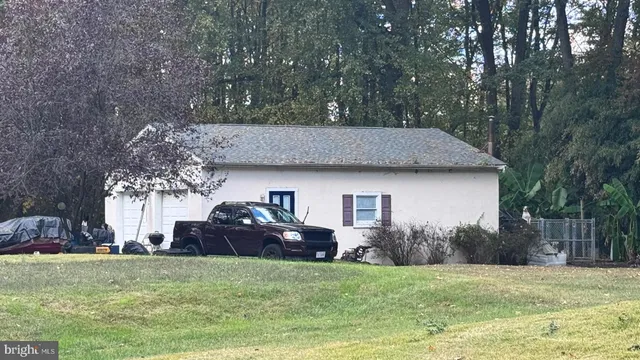 a view of a back yard