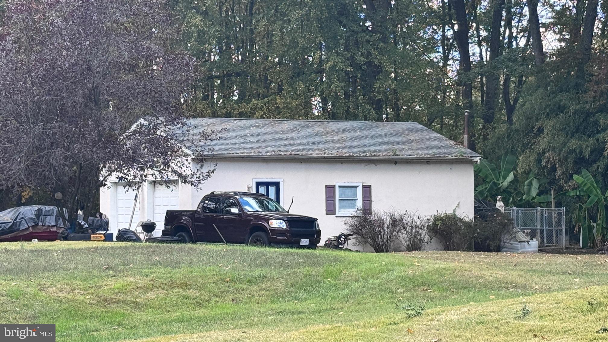 274 South Pennsville Auburn Road Carneys Point, NJ 08069 - Photo 4 of 20 a view of a back yard