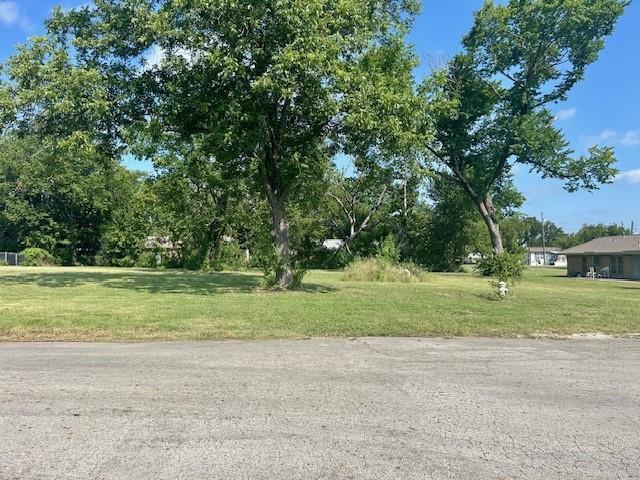 1 North Leon Groesbeck, TX 76642 - Photo 3 of 3 a view of a park