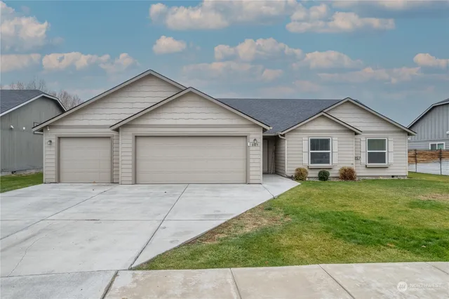 $385,000 | 805 South Hamilton Road, Moses Lake, WA 98837