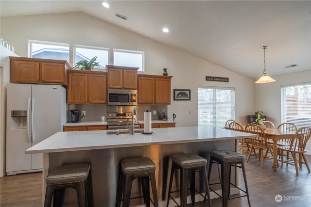 $385,000 | 805 South Hamilton Road, Moses Lake, WA 98837