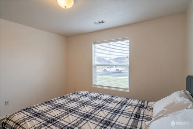 $385,000 | 805 South Hamilton Road, Moses Lake, WA 98837