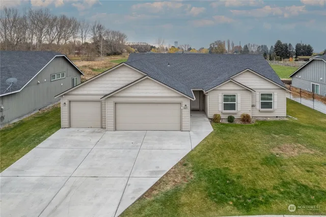 $385,000 | 805 South Hamilton Road, Moses Lake, WA 98837