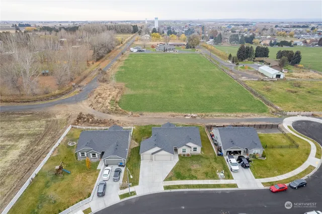 $385,000 | 805 South Hamilton Road, Moses Lake, WA 98837
