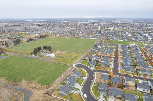 $385,000 | 805 South Hamilton Road, Moses Lake, WA 98837