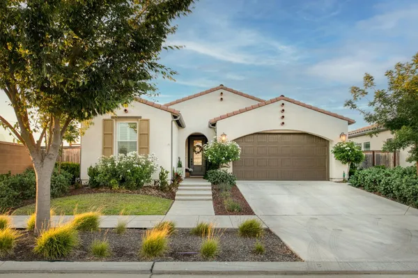 $564,900 | 501 Overstone Avenue, Madera, CA 93636