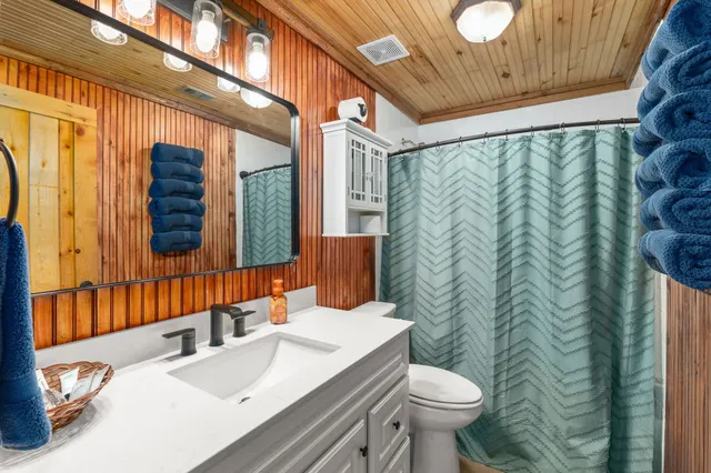 $789,900 | 1760 County Road 215, Weimar, TX 78962