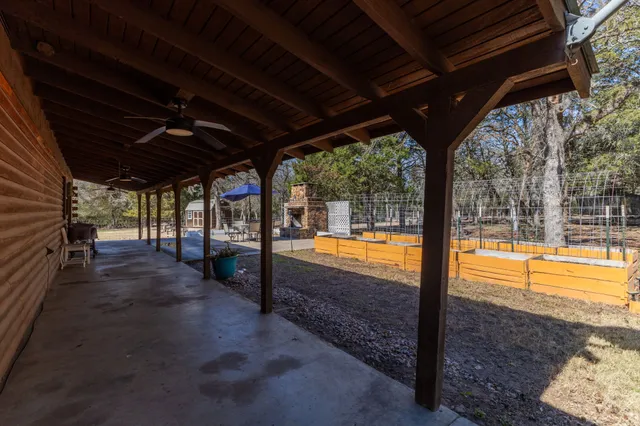 $789,900 | 1760 County Road 215, Weimar, TX 78962