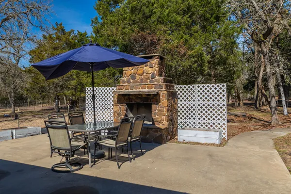 $745,000 | 1760 County Road 215, Weimar, TX 78962