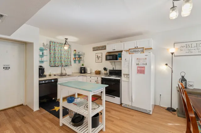 $789,900 | 1760 County Road 215, Weimar, TX 78962