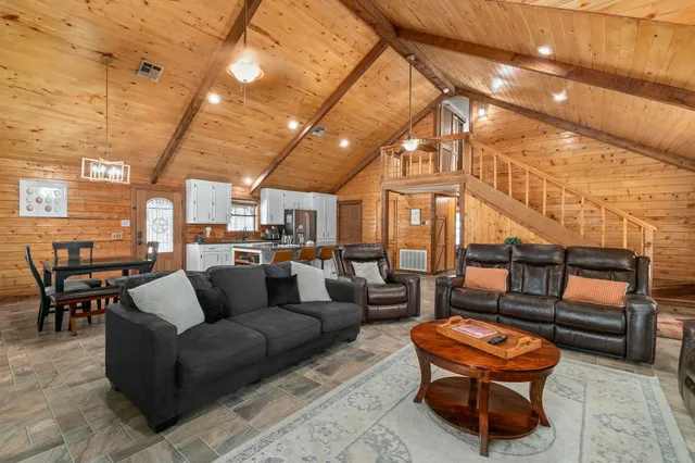 $789,900 | 1760 County Road 215, Weimar, TX 78962