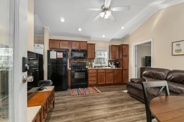 $745,000 | 1760 County Road 215, Weimar, TX 78962