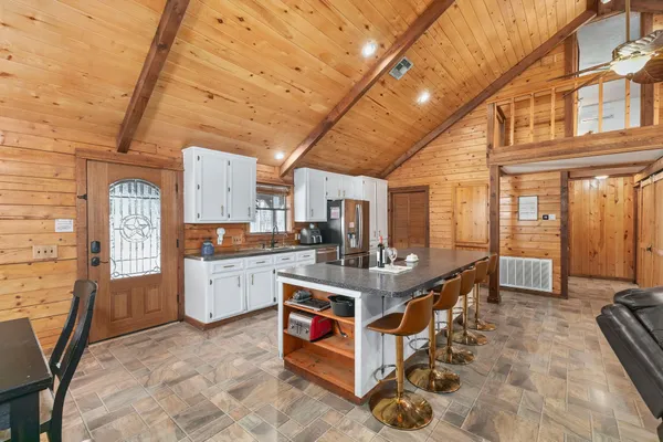 $745,000 | 1760 County Road 215, Weimar, TX 78962