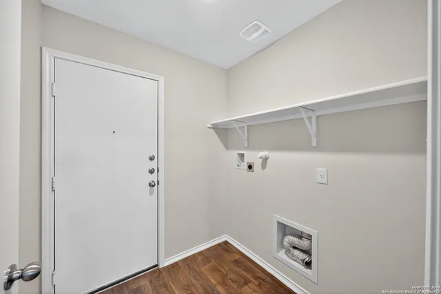 a view of utility room