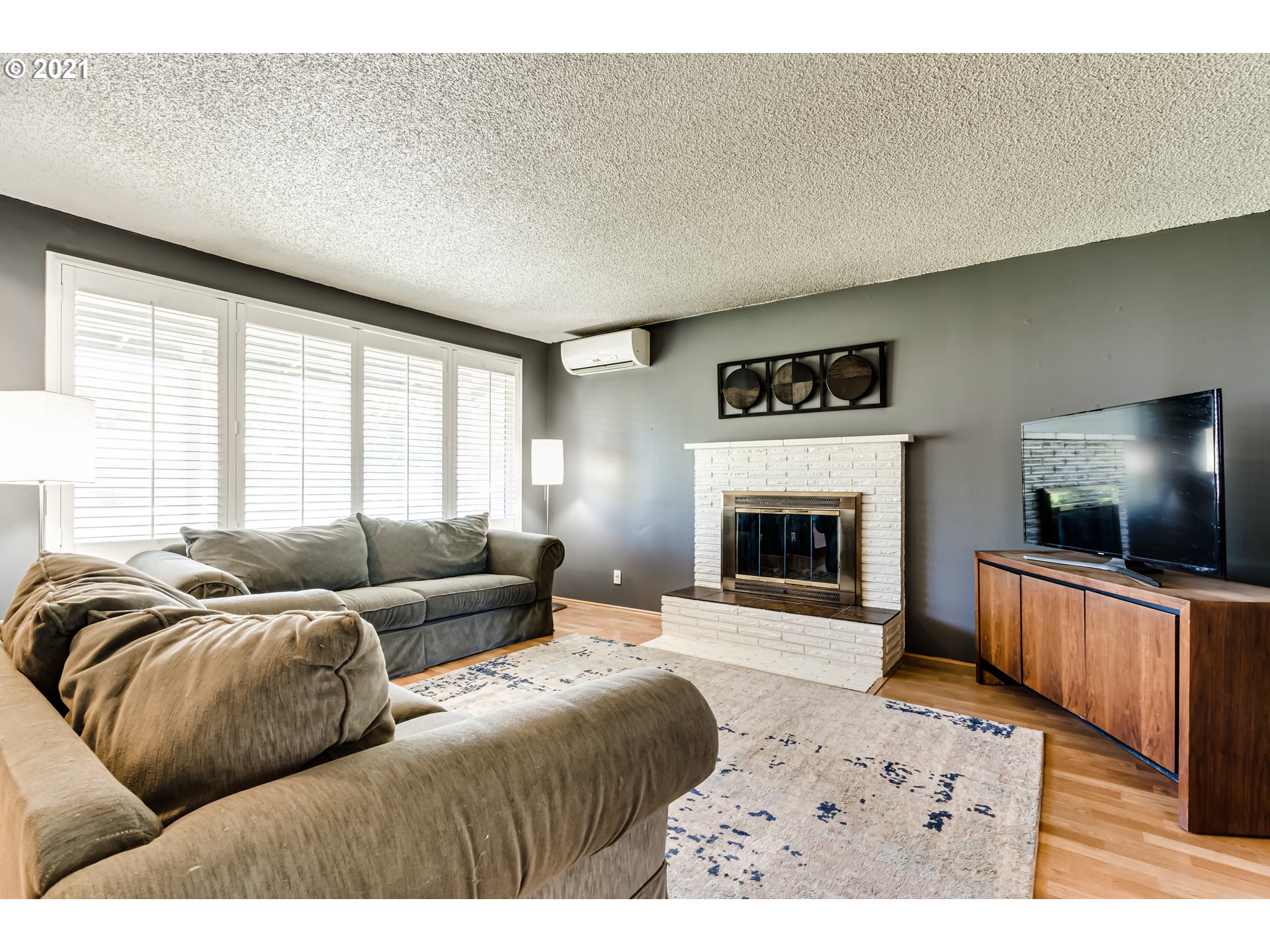 2367 10th Street Springfield, OR 97477 - Photo 4 of 32