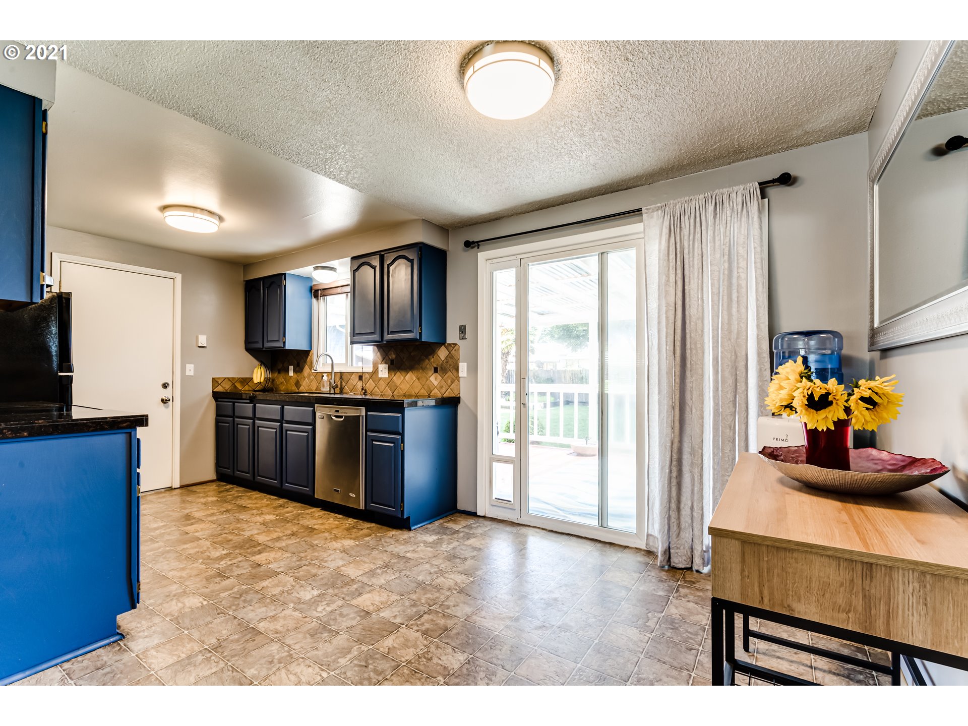 2367 10th Street Springfield, OR 97477 - Photo 8 of 32