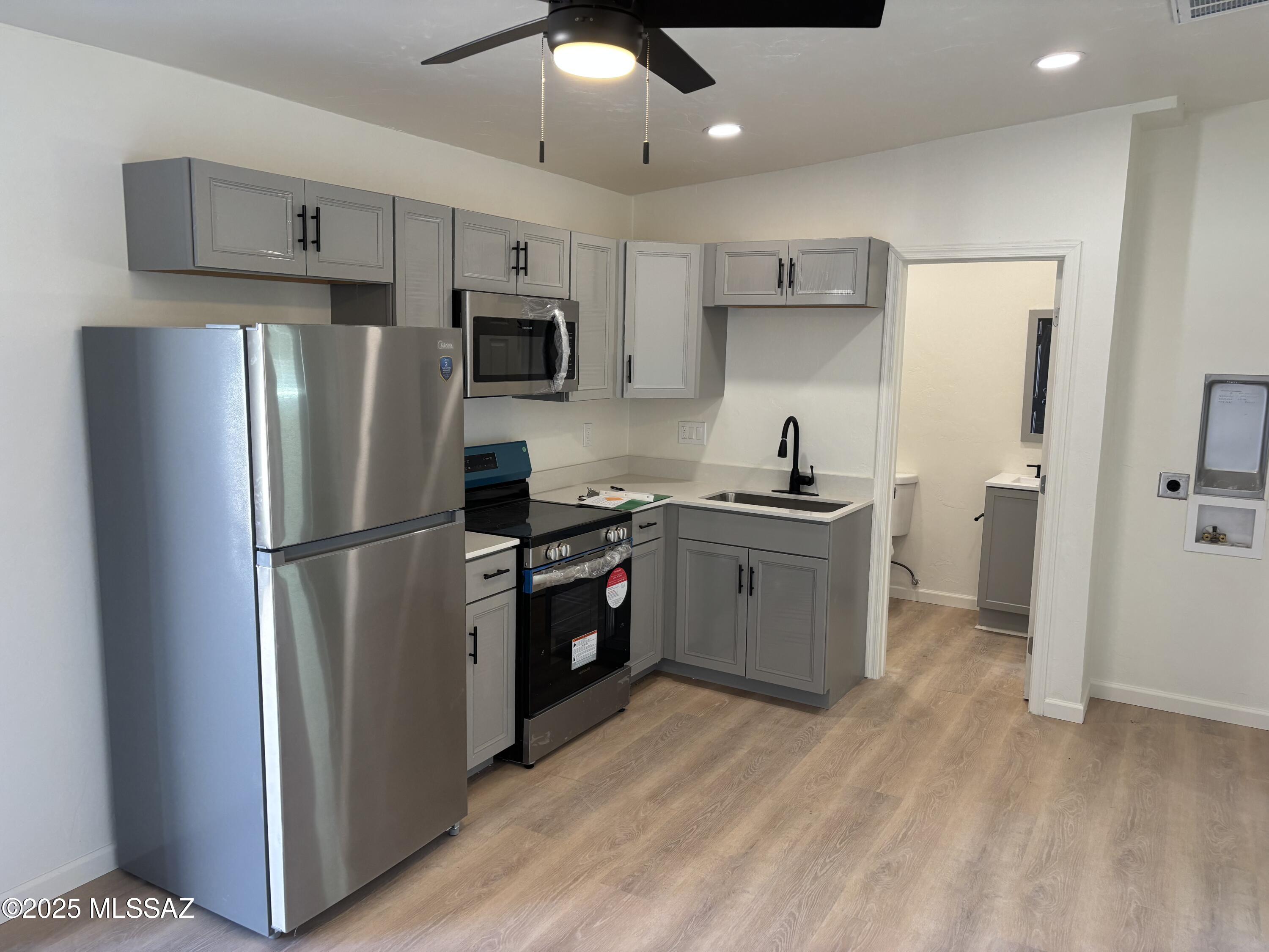 326 East Prince Road, Unit 3 Tucson, AZ 85705 - Photo 4 of 13 Kitchen