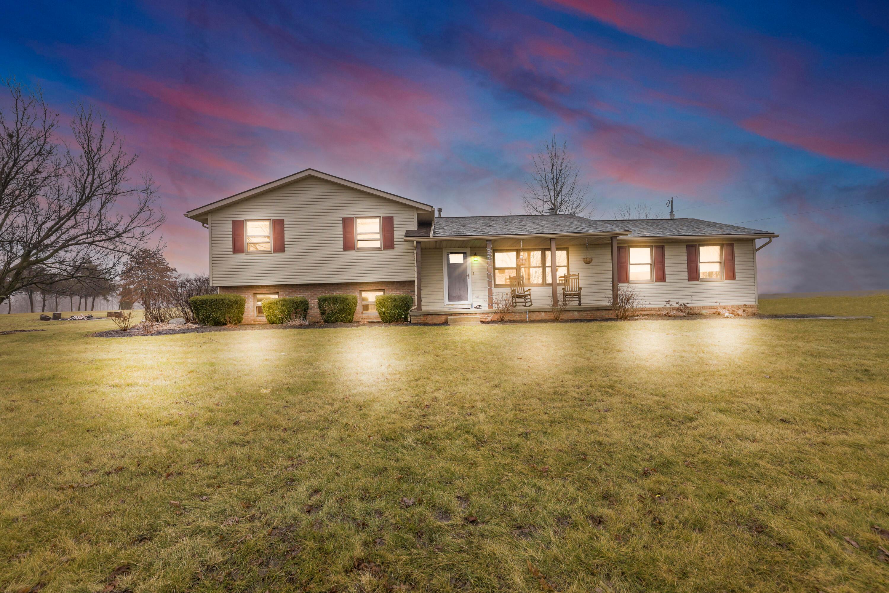 3861 York Road Southwest Pataskala, OH 43062 - Photo 1 of 41 Twilight