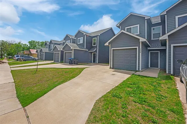 $1,500 | 1606 Ash Crescent Street, Fort Worth, TX 76104