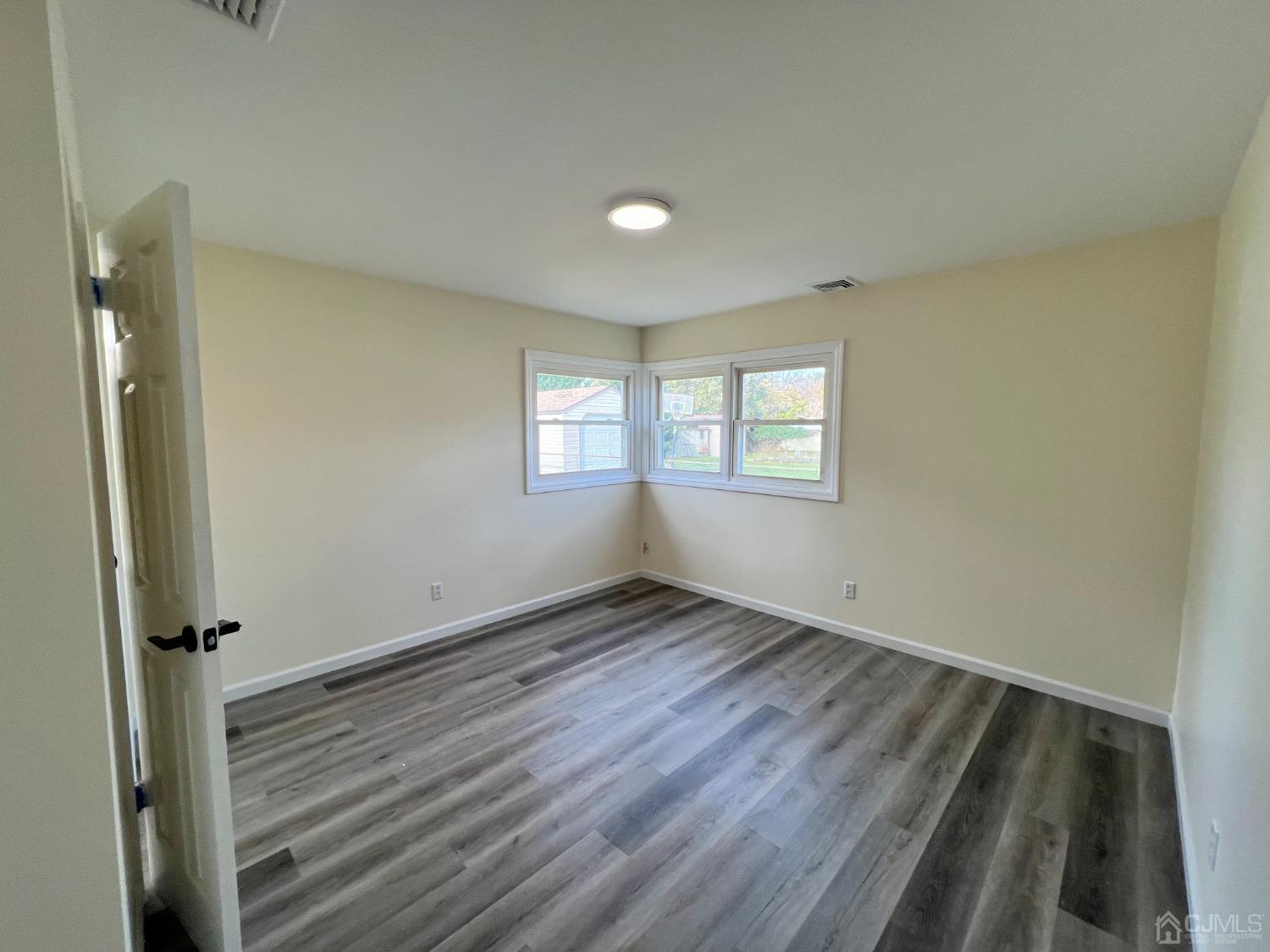 21 Kendall Road Kendall Park, NJ 08824 - Photo 10 of 16 Gallery Image 10