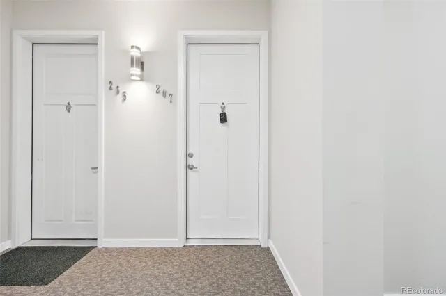 a view of a big room with closet and bathroom