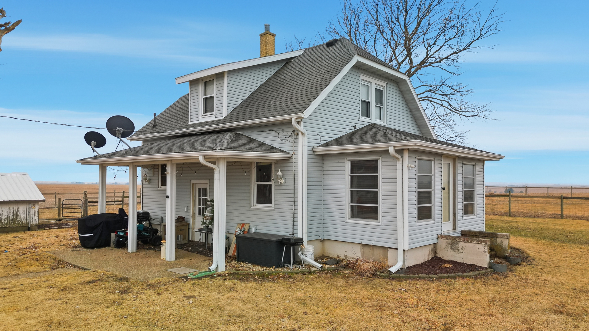 27754 Elm Road Milledgeville, IL 61051 - Photo 7 of 28 a front view of a house with a yard