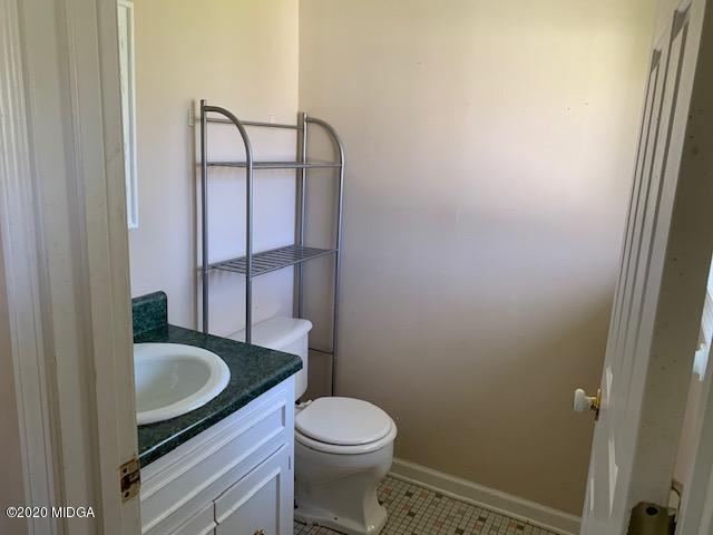 1328 Lake Valley Road Macon, GA 31210 - Photo 11 of 18 half bath