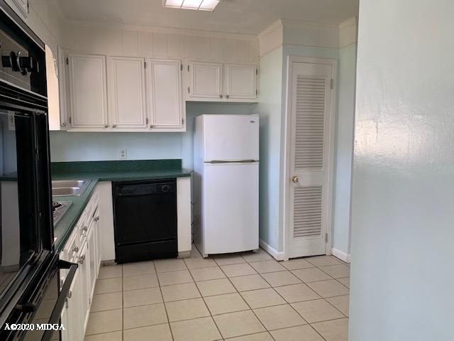 1328 Lake Valley Road Macon, GA 31210 - Photo 15 of 18 kitchen
