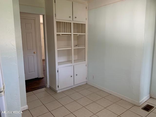 1328 Lake Valley Road Macon, GA 31210 - Photo 17 of 18 kitchen