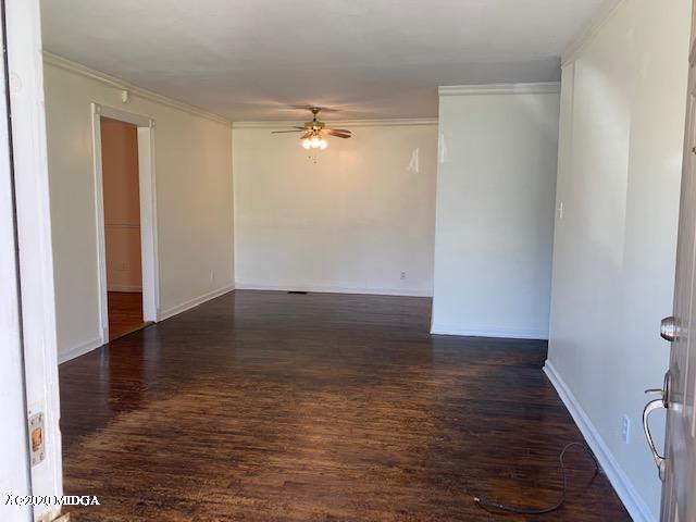 living room/dining area