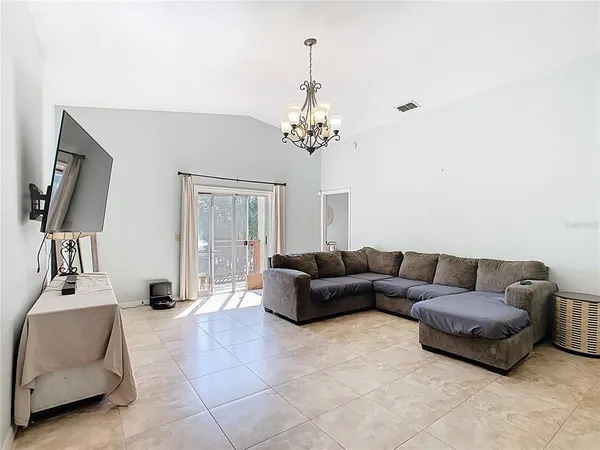 $269,900 | 909 Valentina Drive, Dundee, FL 33838