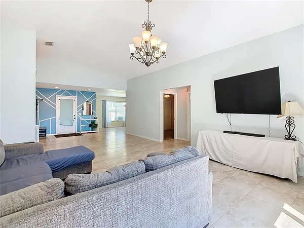 $269,900 | 909 Valentina Drive, Dundee, FL 33838