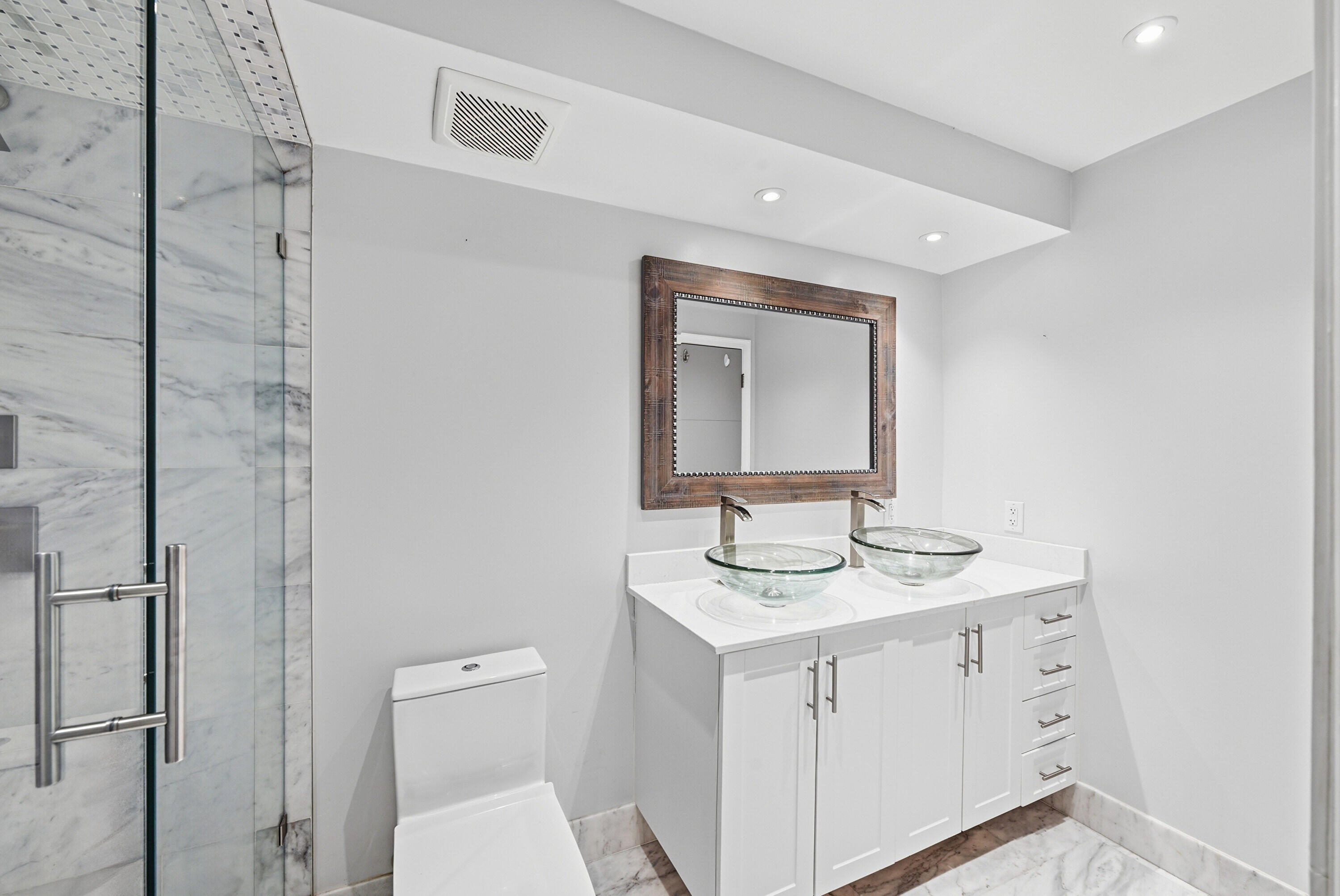 2110 Northeast 42nd Street, Unit 2B Lighthouse Point, FL 33064 - Photo 19 of 31 Bathroom