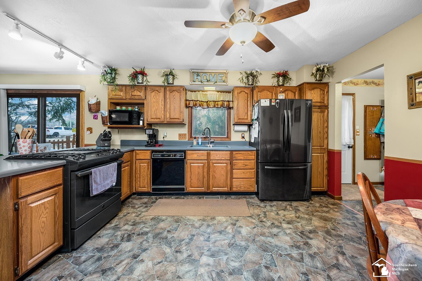 10699 Douglas Road Temperance, MI 48182 - Photo 9 of 36