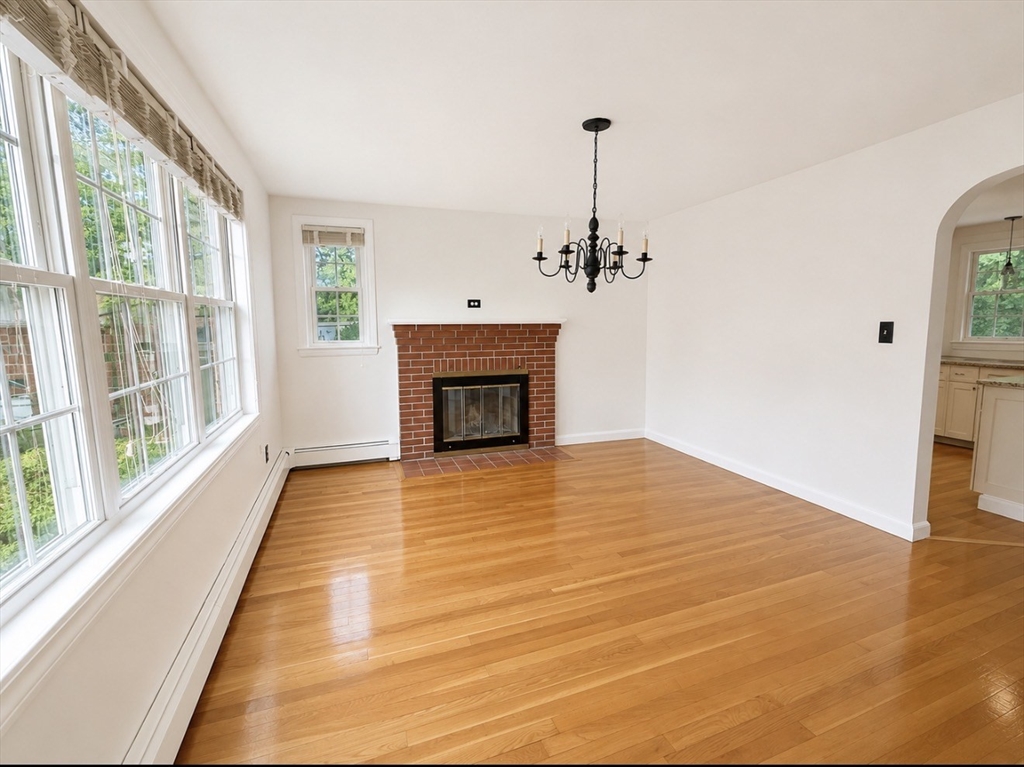 14 Apple Tree Road Tewksbury, MA 01876 - Photo 4 of 17 Gallery Image 4