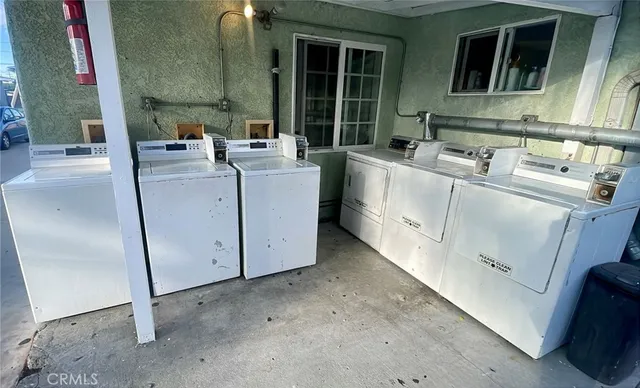 $1,900 | 1336 West 109th Place, Unit 1/4, Los Angeles, CA 90044