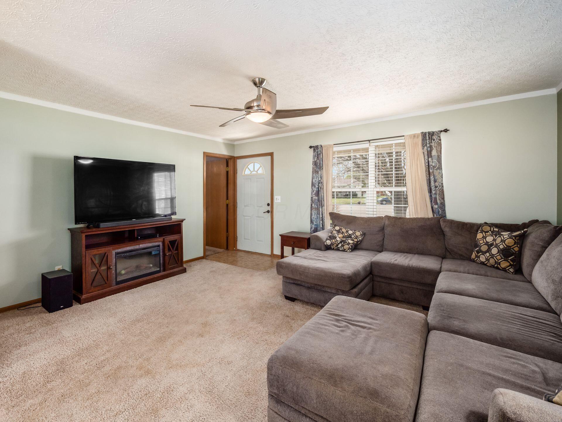 5041 Cook Road Ashville, OH 43103 - Photo 7 of 43 Living Room