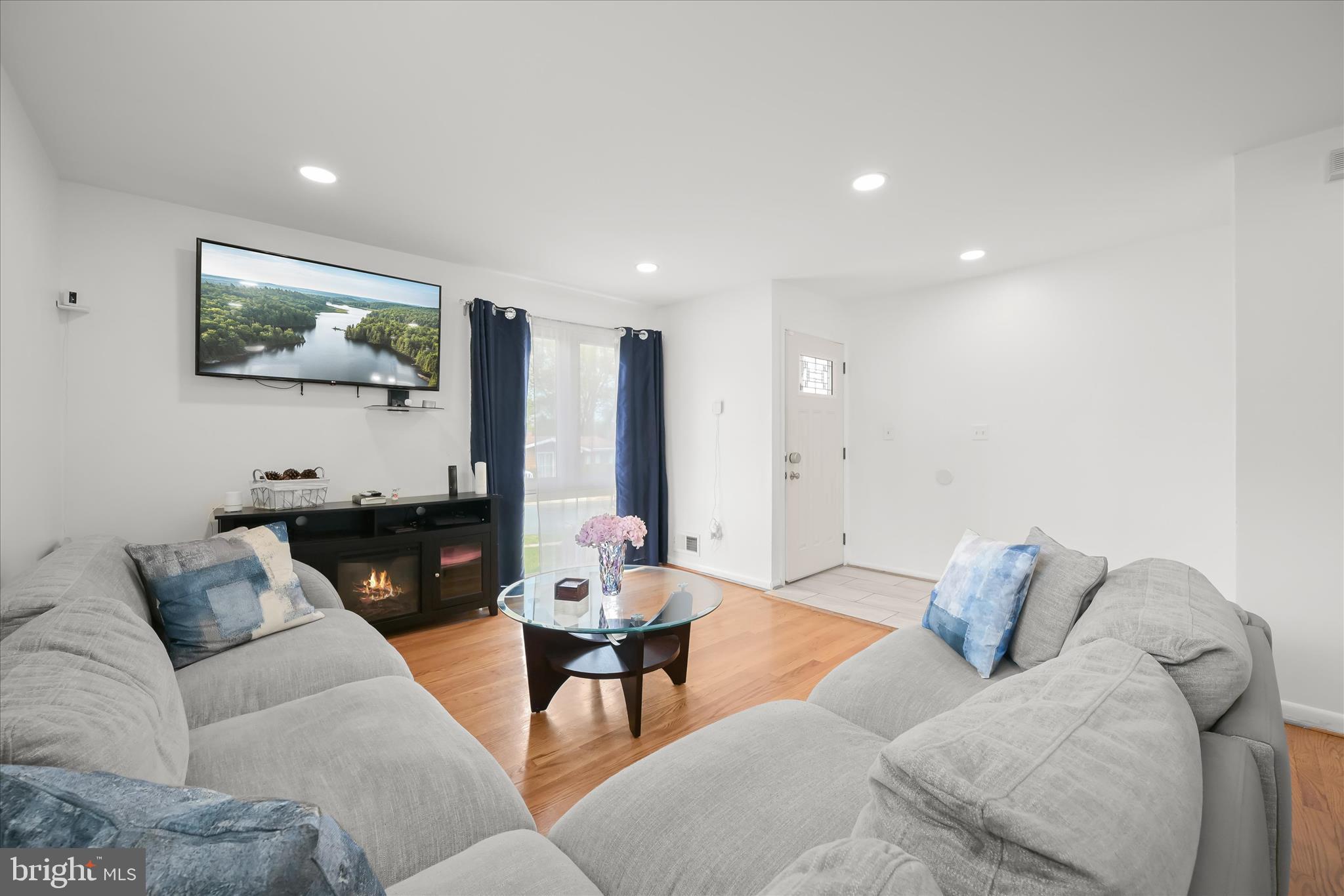 9713 Tulsemere Road Randallstown, MD 21133 - Photo 11 of 44 Living room
