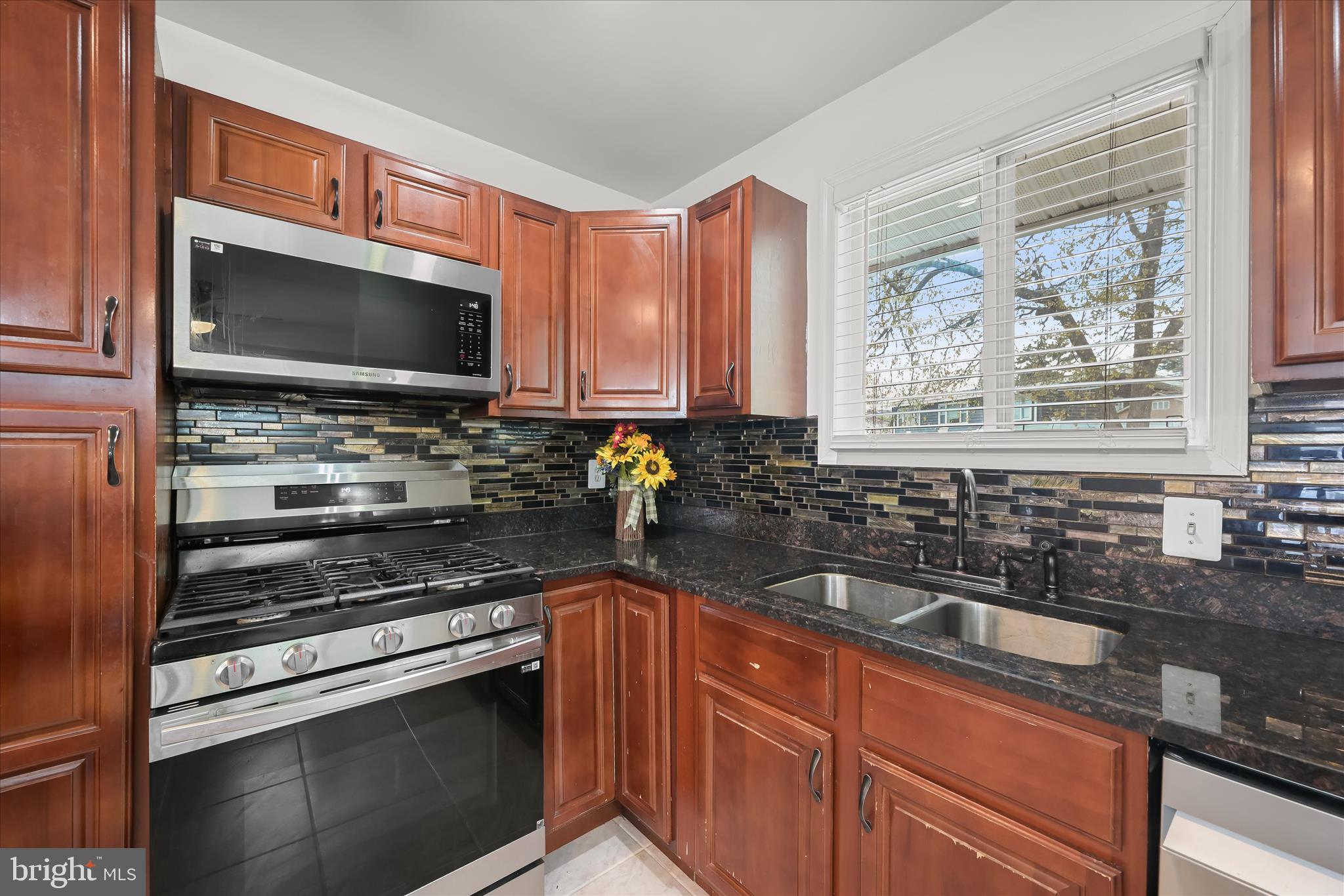 9713 Tulsemere Road Randallstown, MD 21133 - Photo 18 of 44 Stainless steel appliances & decorative backsplash