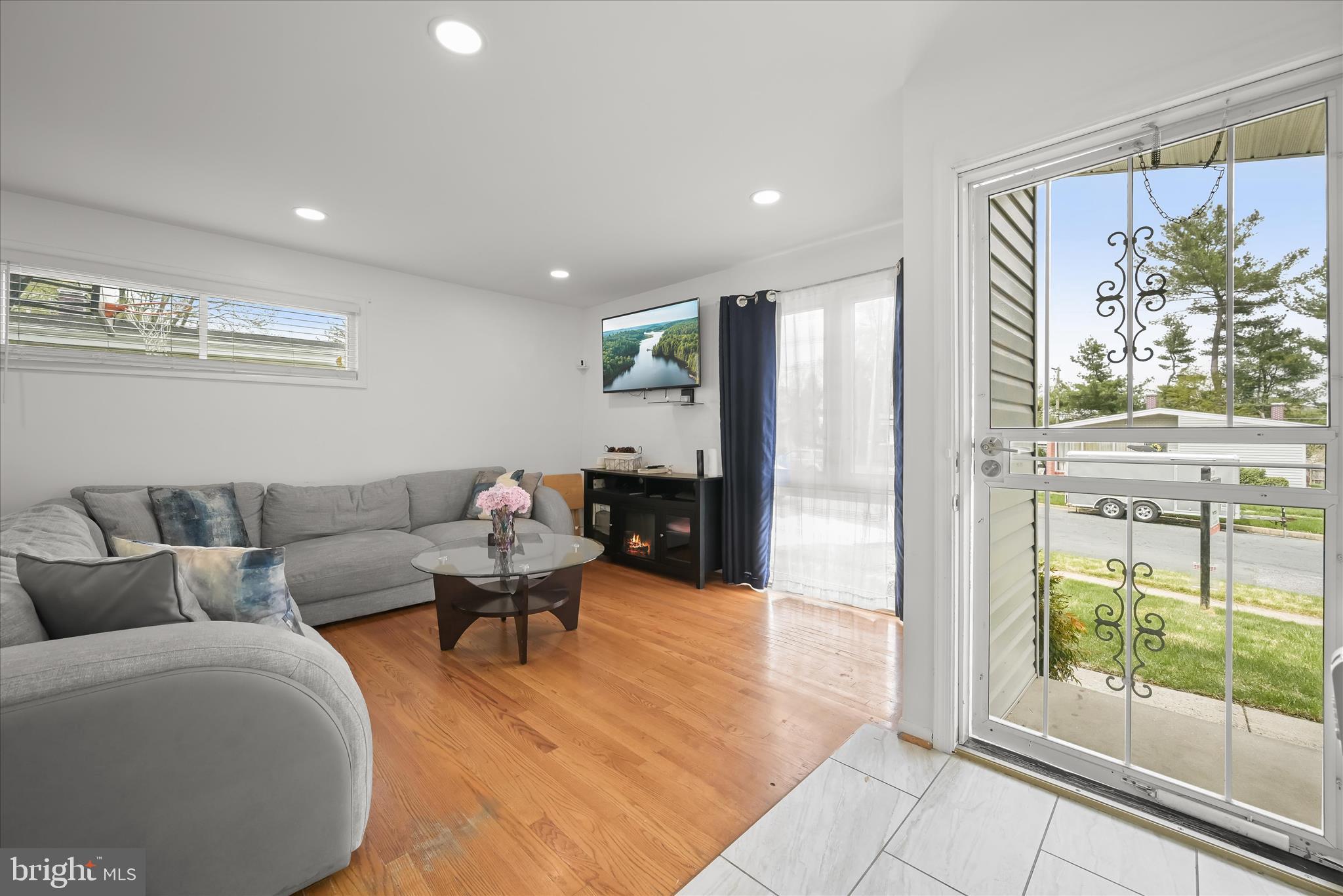 9713 Tulsemere Road Randallstown, MD 21133 - Photo 9 of 44 Foyer & living room