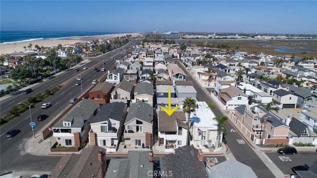 209 Walnut Street Newport Beach, CA 92663 - Photo 28 of 30 an aerial view of multiple house