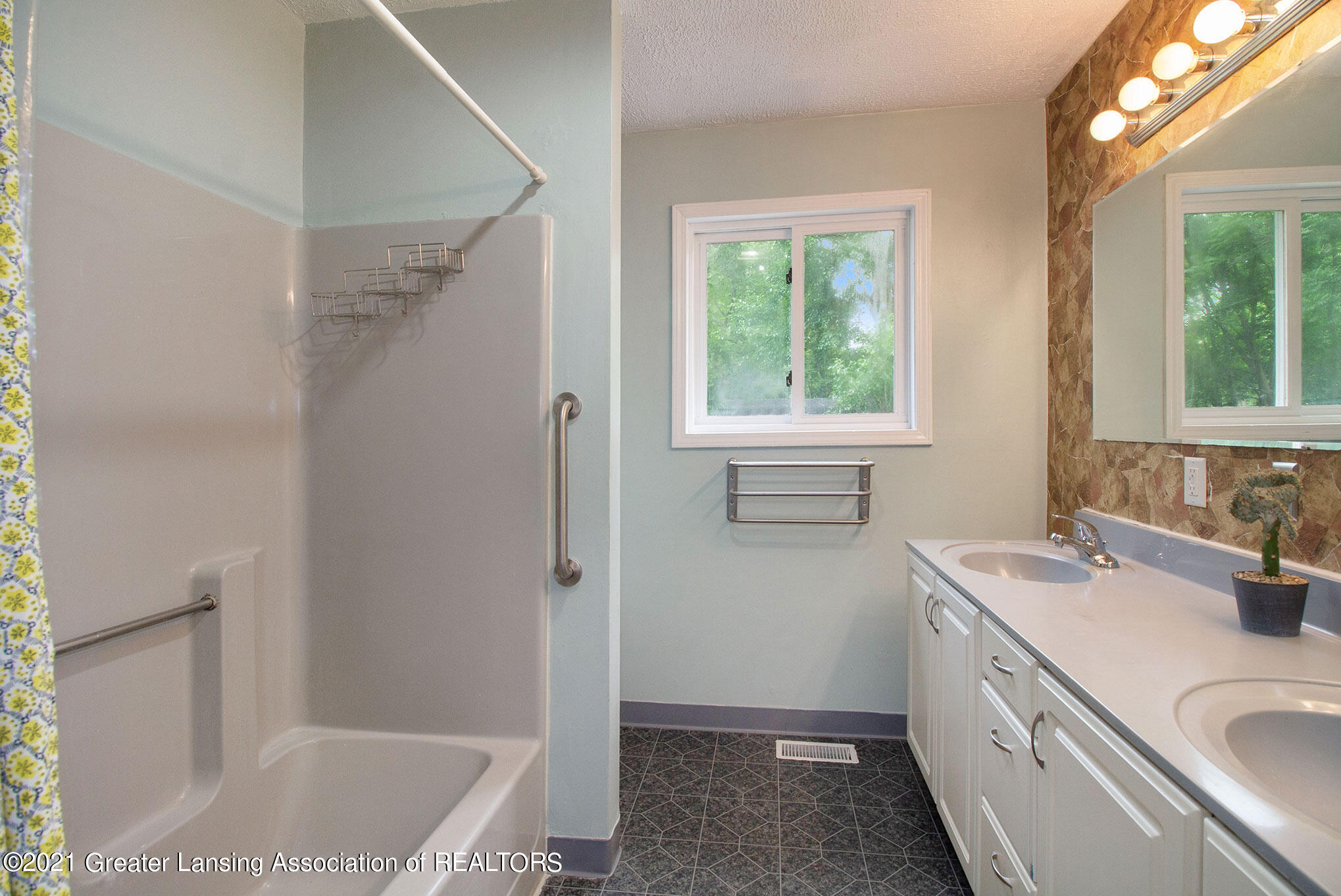 3917 Christiansen Road Lansing, MI 48910 - Photo 10 of 15 13