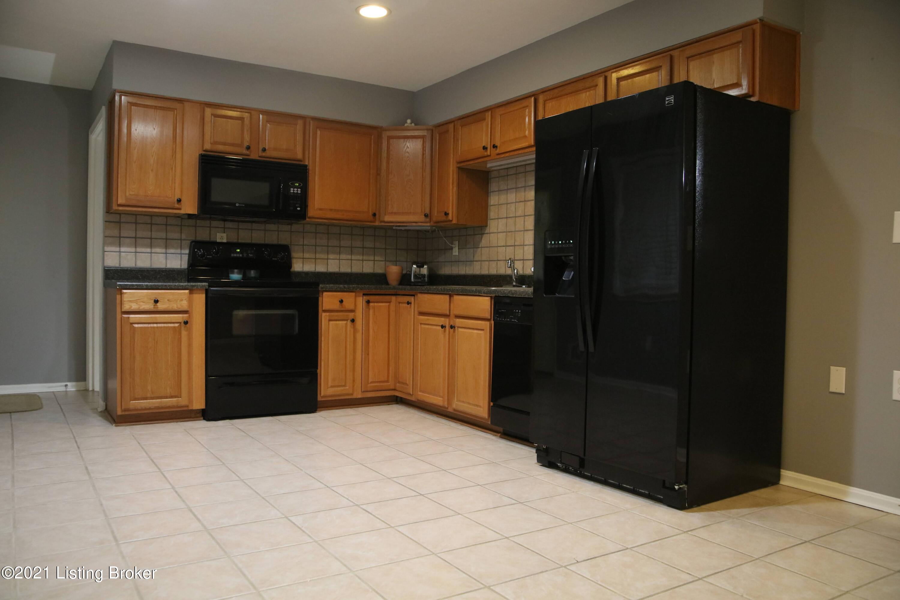 1552 Knight Road Louisville, KY 40216 - Photo 9 of 41 201A9150