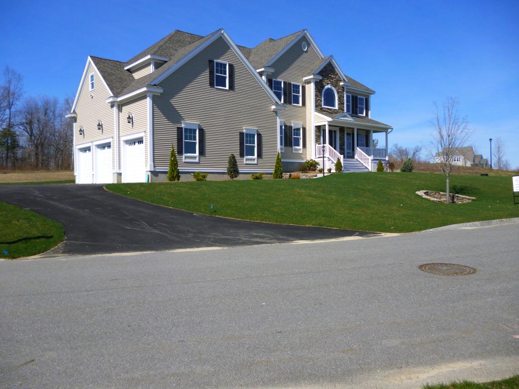 48 Stanwood Road Salem, NH 03079 - Photo 3 of 17 Gallery Image 3
