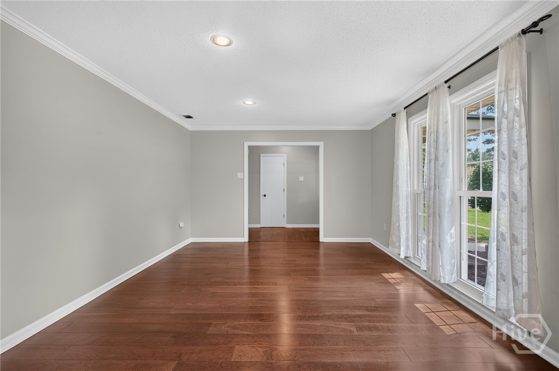 304 Wellington Road Savannah, GA 31410 - Photo 11 of 71 Gallery Image 11