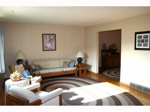 863 Cummington Road Columbus, OH 43213 - Photo 3 of 18 Gallery Image 3