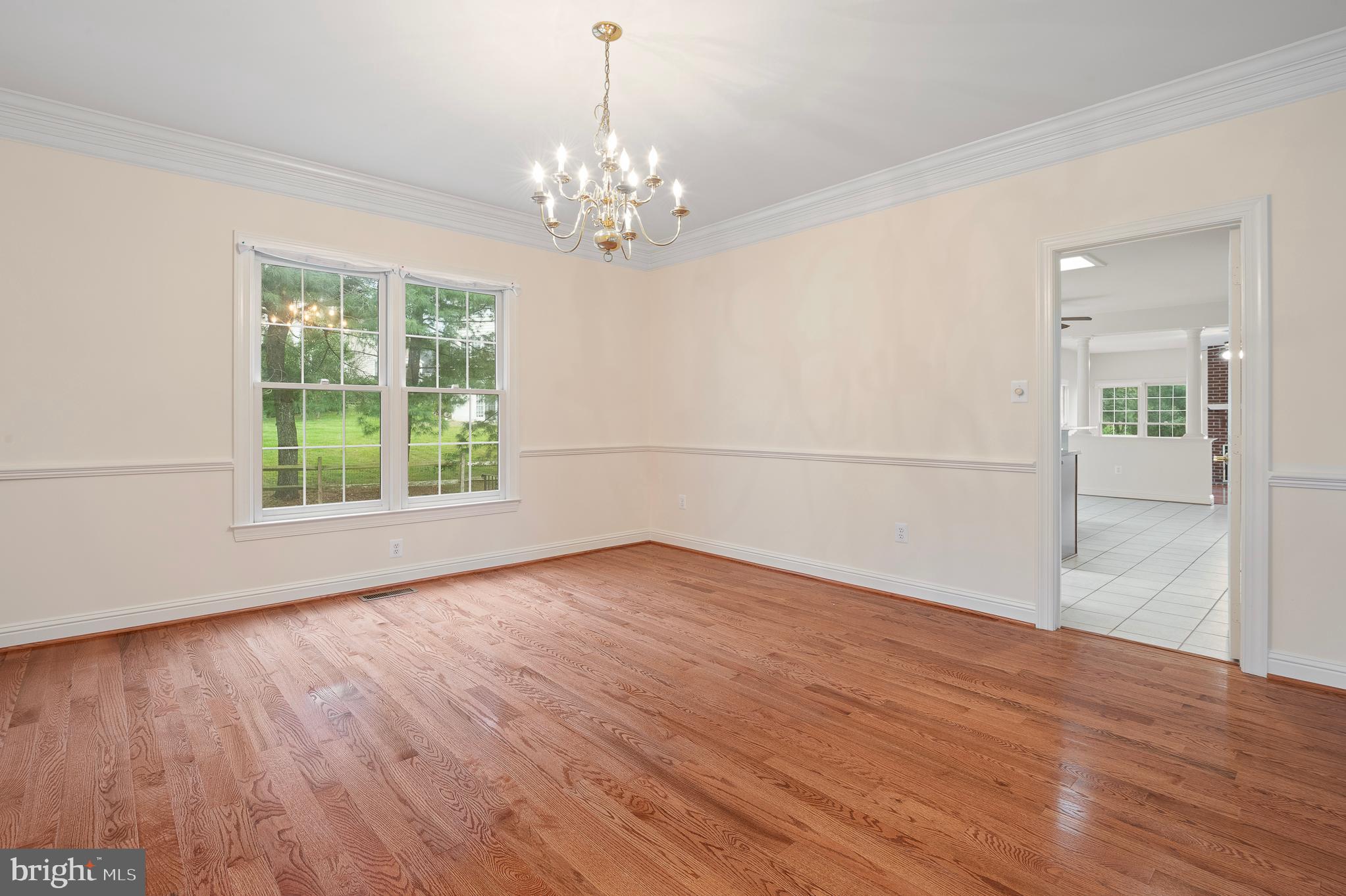 10604 Maplecrest Lane Potomac, MD 20854 - Photo 13 of 81 Dinning room, door to Kitchen