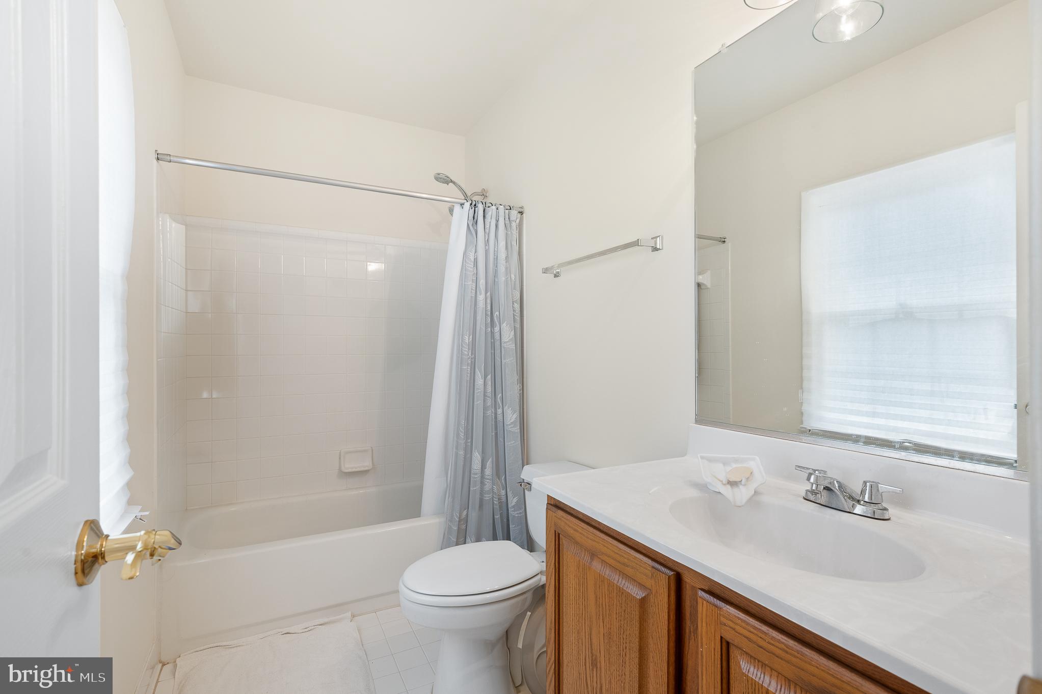 10604 Maplecrest Lane Potomac, MD 20854 - Photo 44 of 81 BR2 bath